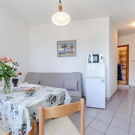 Mirna Apartment Sumartin